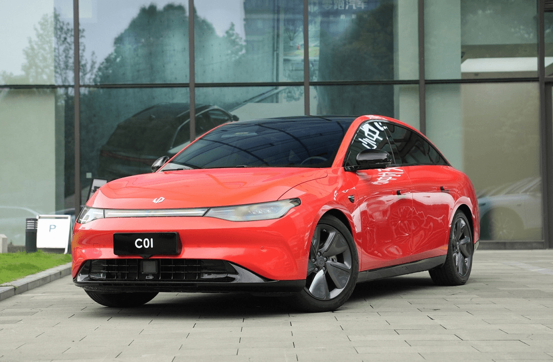 國(guó)產(chǎn)車企造不好中大型轎車？零跑C01不同意，對(duì)比比亞迪漢如何？