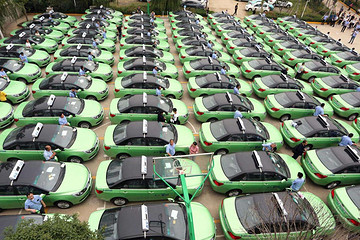 一大批新能源车电池进入回收期，20万吨退役电池该何去何从？