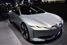 来自未来的宝马纯电，续航最低560km，引以为傲的元素被人嘲笑