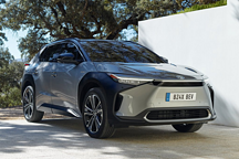 可太陽能充電，豐田e-TNGA首推純電SUV bZ4X，大眾ID系列慌不慌？