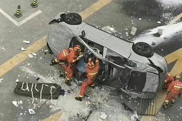 2名试车员死亡，蔚来ET7路试车“飞出”高楼，有何警示？