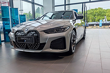 “油改電”又如何？探店寶馬i4，優(yōu)缺點都很明顯，靈魂還在嗎？