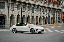 開著智己L7壓馬路，到底是不是電車駕控天花板？