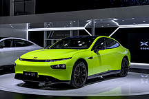 都別過年了！特斯拉降了，問界、小鵬快速跟進，猜猜下一個是誰？