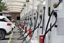 開電動汽車跑長途行不行？車主：省是真的省，煩是真的煩