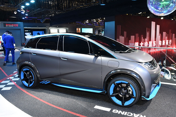 国产全是玩电的，合资全是烧油的，4月轿车销量榜解读