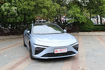 聊外觀品座艙測性能，不到30萬的哪吒S是不“配置卷王”？