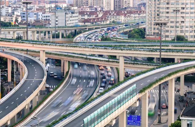 車市回暖信號(hào)強(qiáng)！5月汽車產(chǎn)銷同比實(shí)現(xiàn)雙增長(zhǎng)！為何新能源汽車市場(chǎng)“拖了后腿”？
