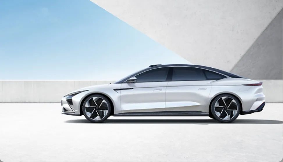 智己汽車(chē)兩款量產(chǎn)車(chē)亮相！將實(shí)現(xiàn)1000km續(xù)航