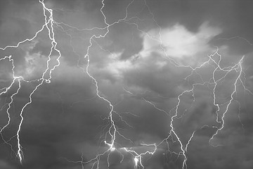 屡次涉诉！业绩承压！这家上市车企遭供应商起诉！欠款超600万