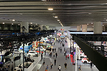 豪华品牌发起电动化反攻！车市冷冬中广州车展热度略减，但