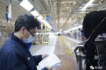 战“疫”直击 | 转产口罩、内部拼车、弹性工作……疫情防控中车企复工的众生相