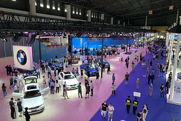 车展变身“特卖场”！疫后首个“复苏”的A级车展现场：消费者观展热情高涨，媒体日遭遇“破壁”