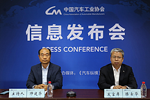 中汽协：4月汽车产销同比增速回落 芯片短缺、原材料上涨需警惕