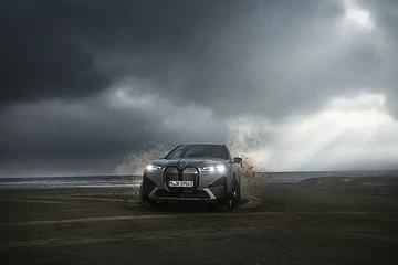 加速电动化 宝马iX M60和iX xDrive40登陆中国