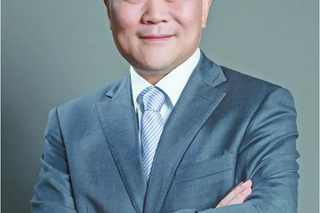 吉利控股集团董事长李书福：加快换电体系建设 积极推广甲醇汽车