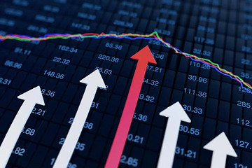 锂电“造富”，净利润增幅最高超4000% 半年报集体“报喜”