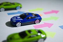 多位車企高管隔空“舌戰(zhàn)”，純電MPV為自主品牌向上另辟新戰(zhàn)場(chǎng)