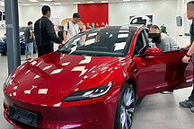 特斯拉新款Model 3現(xiàn)身上海 訂單太多，預(yù)計(jì)10月底交付