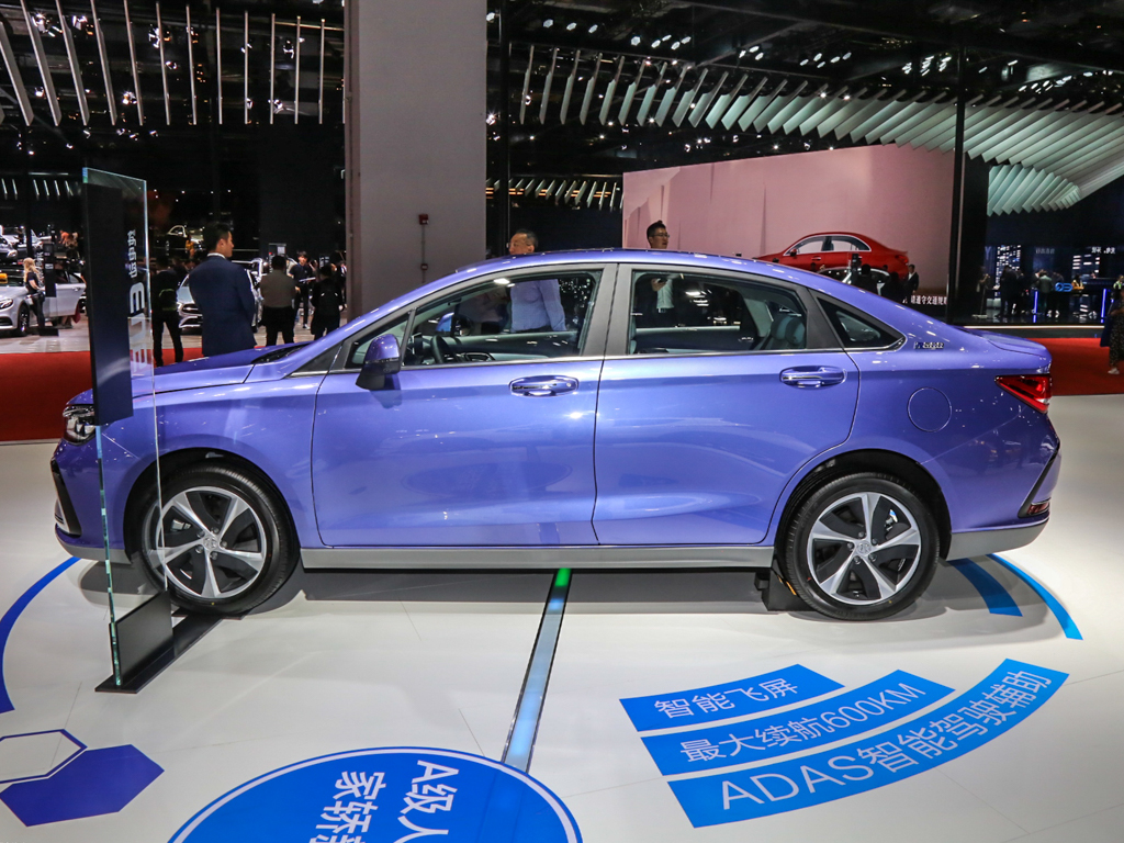 售价1589万起续航501km北汽新能源eu5r600正式上市