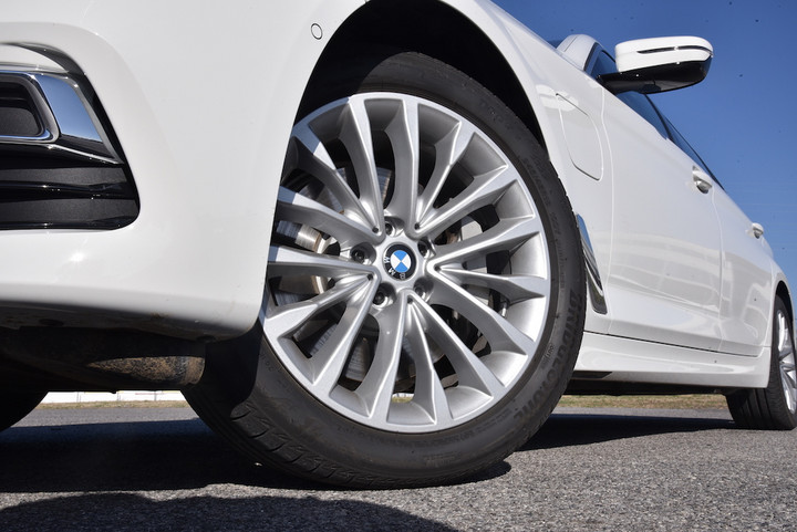 nedc续航95km 赛道试驾宝马530le