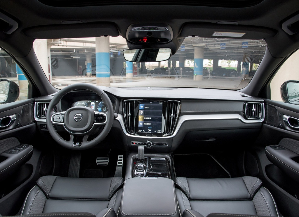 1024x0_1_q95_autohomecar__ChsEnF4YeyeAByqjAAbanTiJcak525.jpg