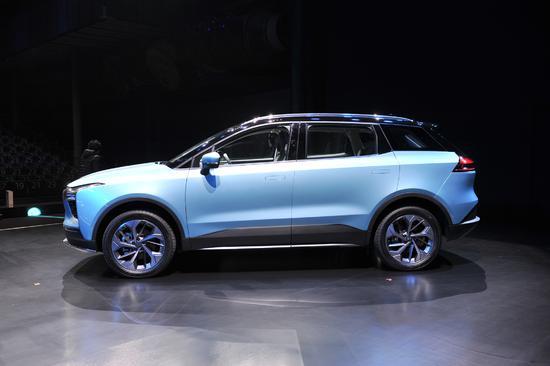 爱驰U5全球首发 智简美学纯电中型SUV