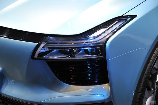 爱驰U5全球首发 智简美学纯电中型SUV