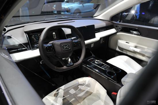 爱驰U5全球首发 智简美学纯电中型SUV