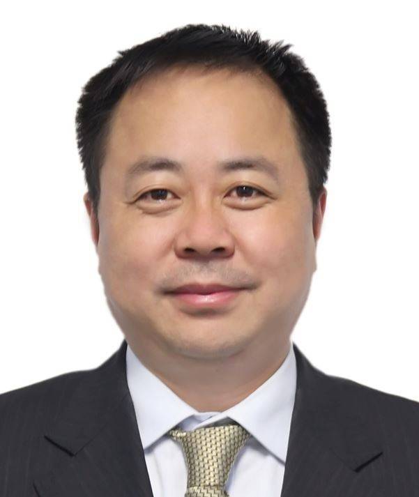 Ли Фэн занимает должность вице-президента Hyundai Motor Group (Китай) и становится первым китайским генеральным директором Dongfeng Yueda и Kia.