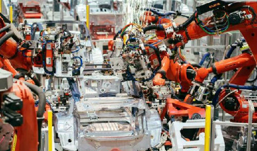 特斯拉上海超級工廠車身加工機器人