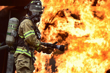 西安一周连续两起电动汽车自燃事件！新能源汽车安全不容忽视！