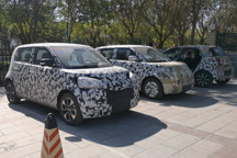 大燈或有兩種樣式供選擇 歐拉 R2 偽裝車現(xiàn)身吐魯番