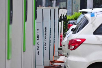 中石化助力海南推廣清潔能源汽車(chē) 省內(nèi)10座加油站安裝40個(gè)充電樁