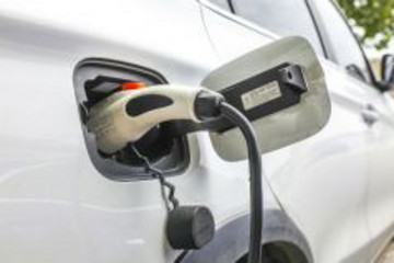 高端电动汽车交通事故率比传统汽车高40%