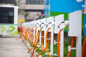 浙江省单体最大公交充电站在绍兴投运 可同时为66辆纯电动公交车充电