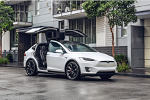 特斯拉汽车功能越来越强，然而和老车主无关