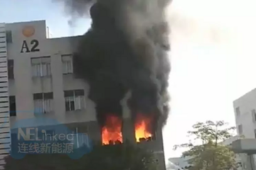 突发！深圳一产业园电池生产车间发生火情，浓烟滚滚，幸无人员伤亡