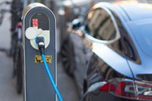 谁在“接盘”造车新势力？