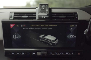 判定疲劳程度 DS 7用摄像头监控驾驶员