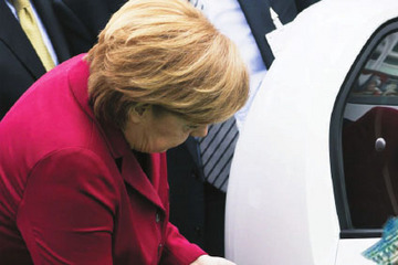 最后一届任期，默克尔猛“来电”  德国欲跑出电动化加速度