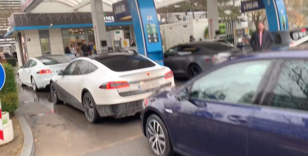 Tesla-electric-car-gas-station-protest.jpg