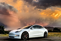 特斯拉汽车突免购置税，网友反应大不同