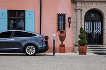 入坑要趁早！特斯拉“手气不错”开启营销新阵地