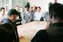 特斯拉汽车专修学院首批学生顺利毕业