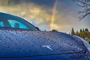 火力全开的特斯拉，这让其他车企还怎么追？