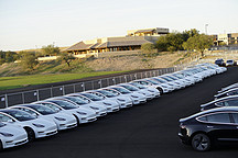 特斯拉送给准用户的新年大礼：交付前降价！