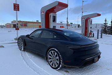 保时捷Taycan车主笔记，曾用特斯拉充电桩充电