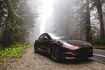 小鹏P7上市前夕，特斯拉以“抓小偷”之名搅局