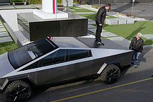 特斯拉解锁了马斯克的第一部分股票奖励，市值近14亿美元